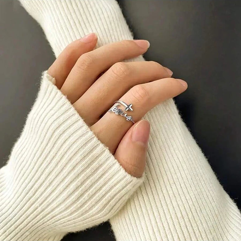 Bague réglable en argent plaqué avec croix